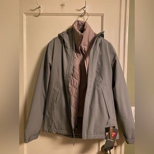 Brand new never worn Northface jacket. It is a petite small.